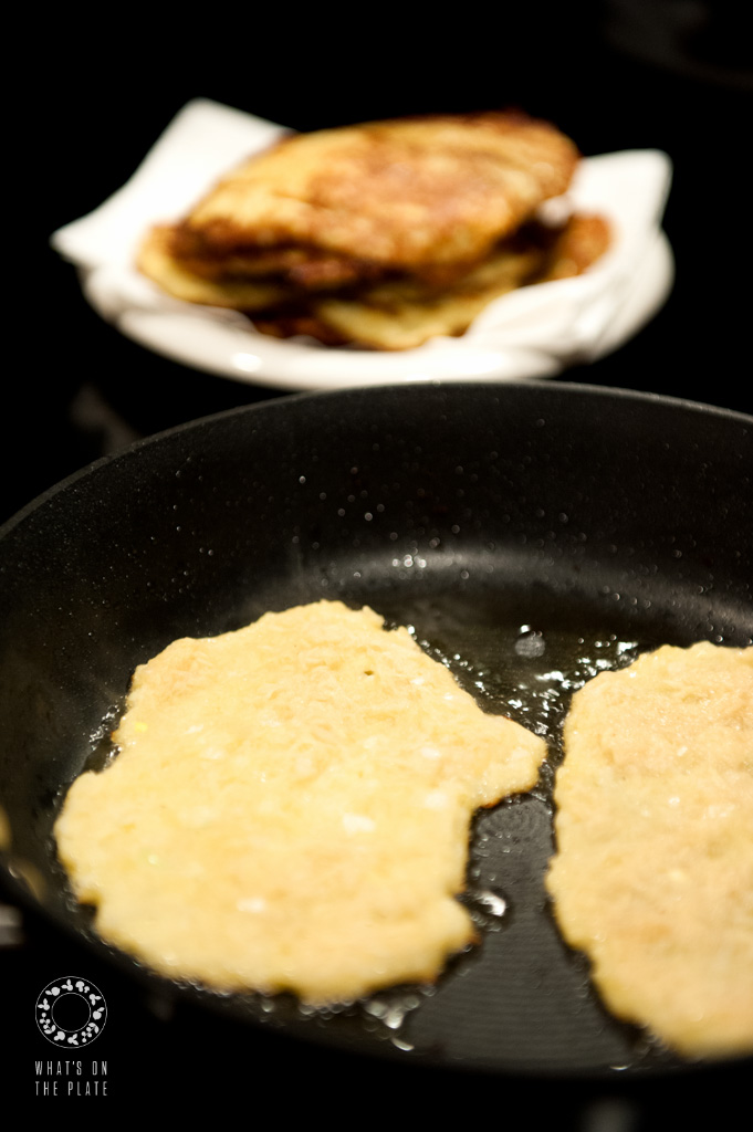 Frying potato pancakes