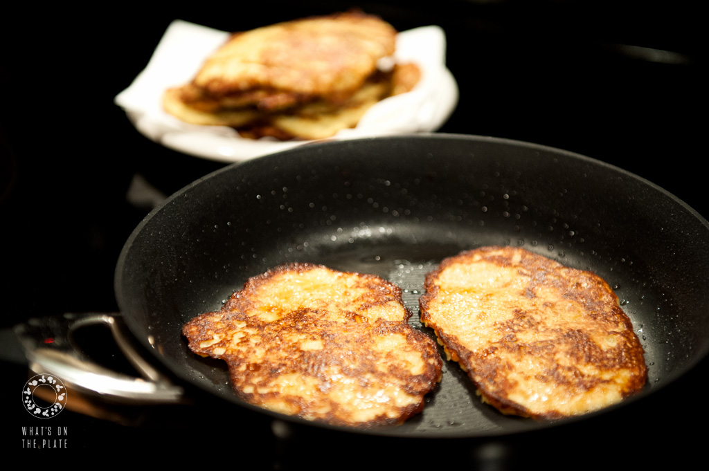 Frying potato pancakes