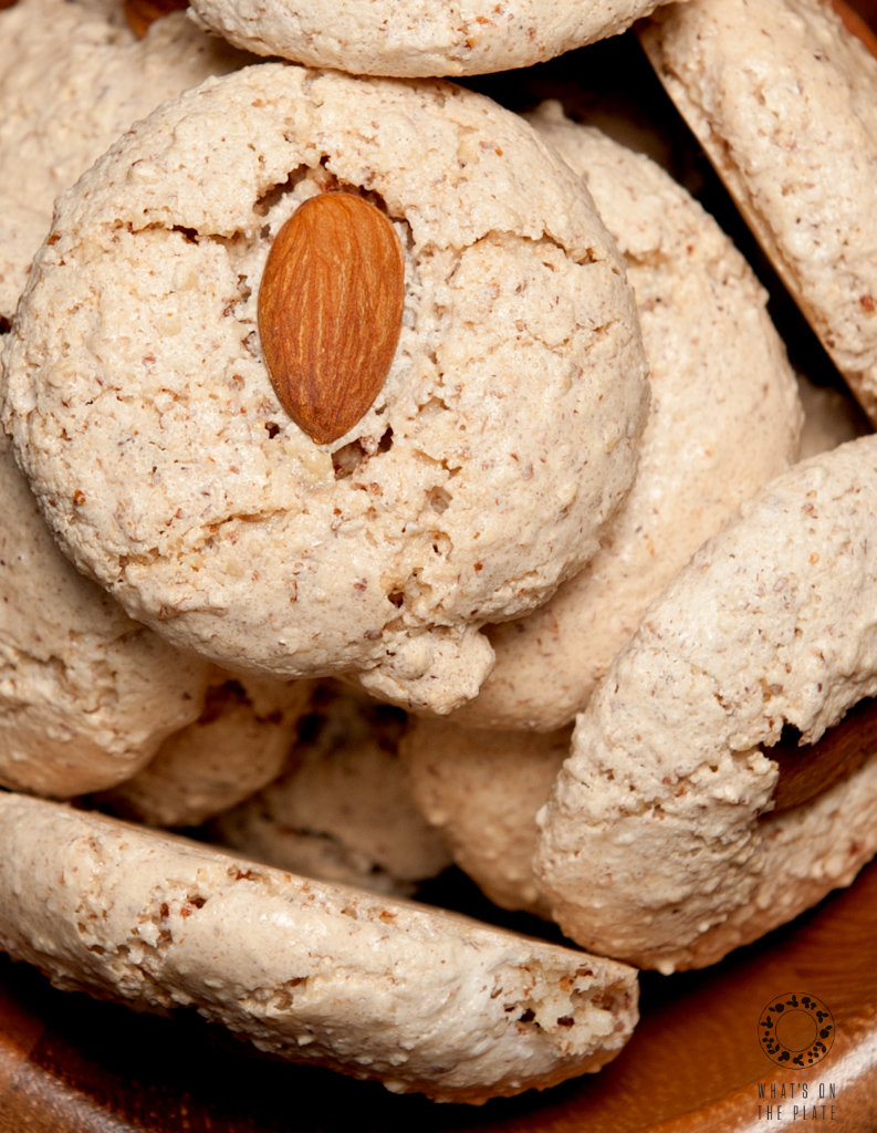 Almond grain free cookies close