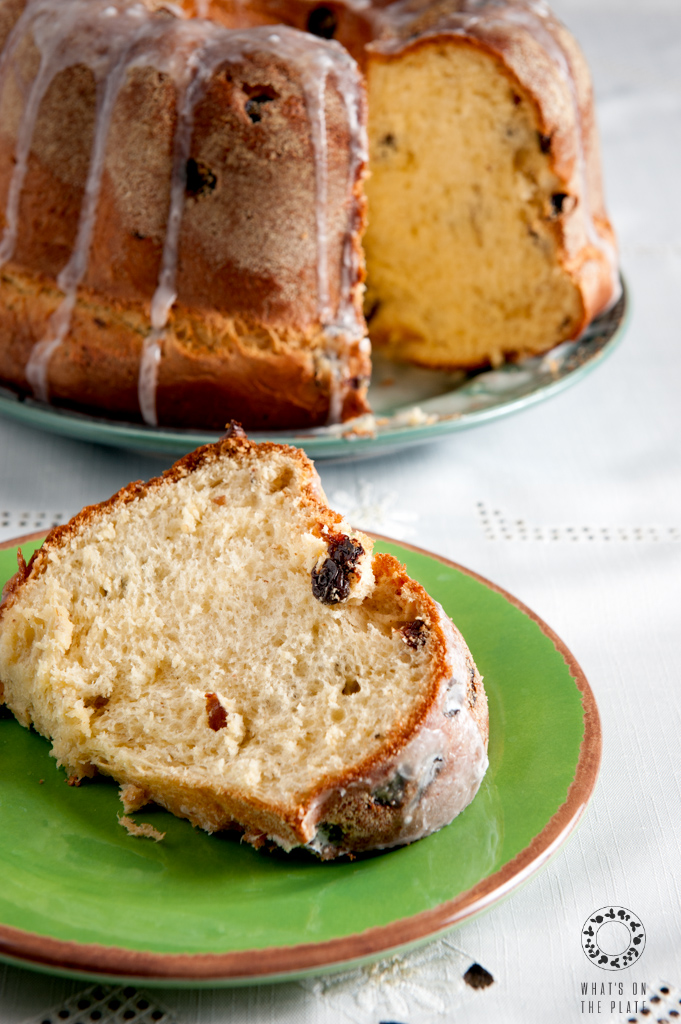 Yeasted Easter cake slice
