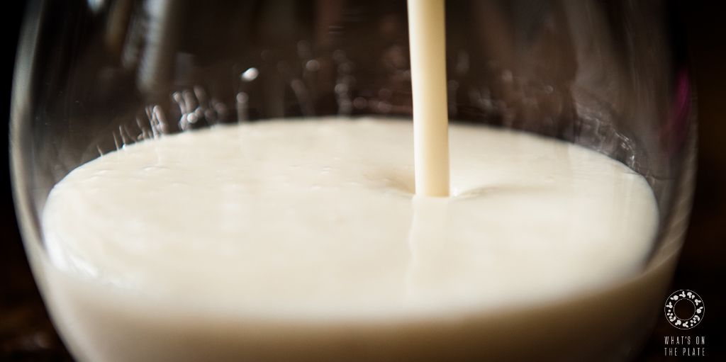 pouring smoothie