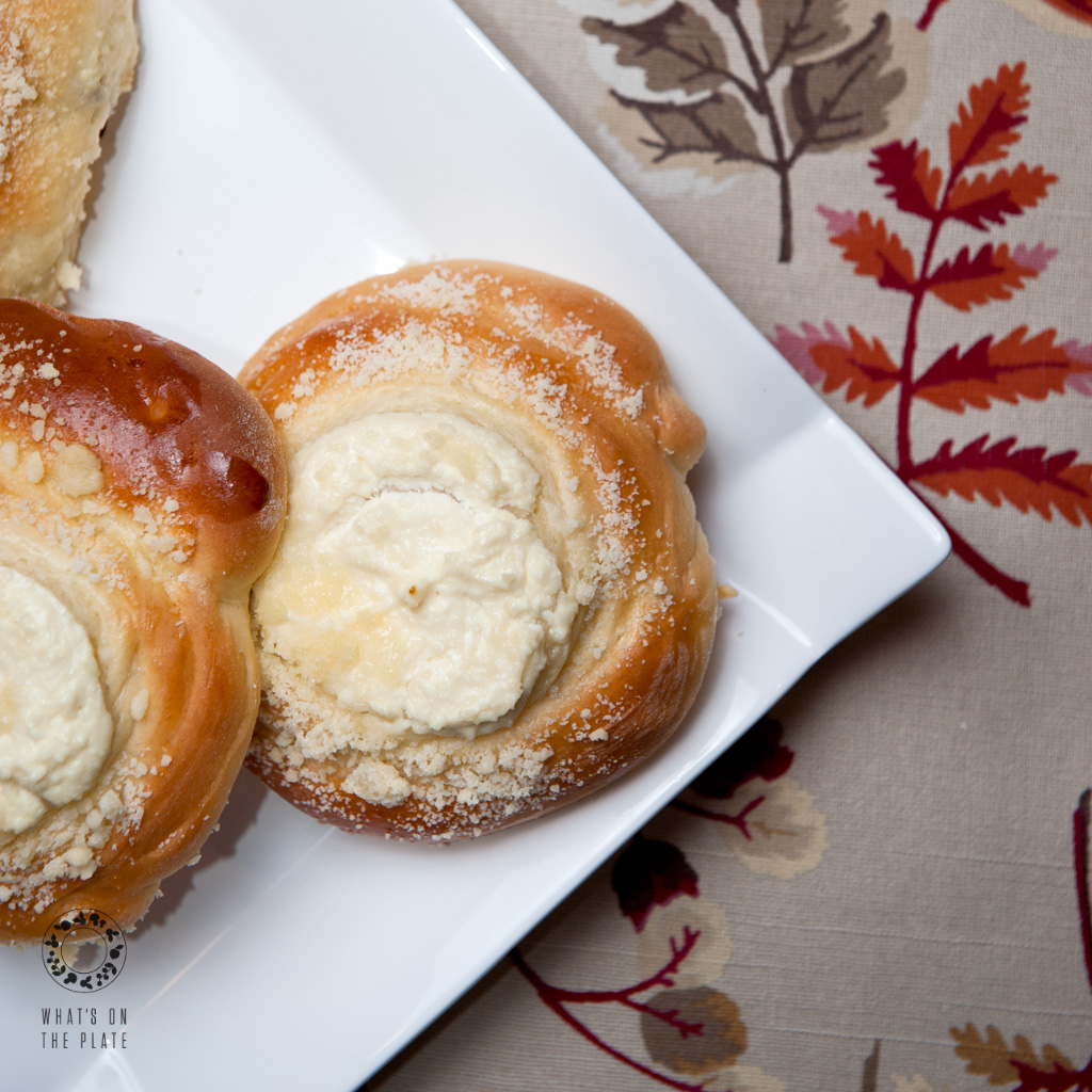 Farmer cheese buns