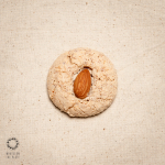 <a href="http://www.whatsontheplate.com/almond-cookies/">Almond cookies</a>